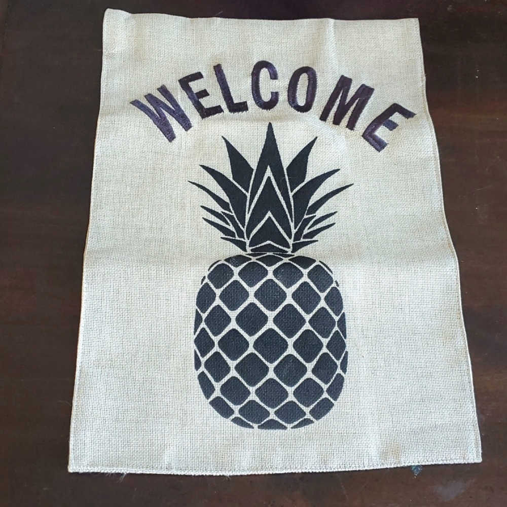 Welcome Burlap Pineapple Small Garden Flag. (A-1)